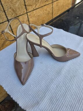 Nine West Women's Pointed Toe Ankle Strap Pumps Patent Taupe Size 7 NWT